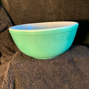 Pyrex Serving Bowl, green, 2.5 quart